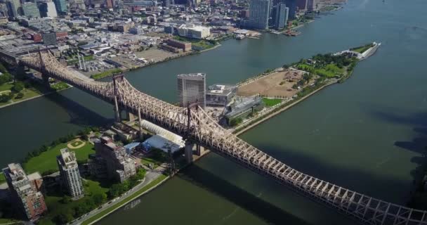 Aerial Roosevelt Island Queensboro Bridge Nyc — стокове відео