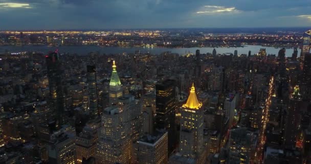 フラットアイアンの空中映像 ニューヨーク市スカイライン夜 — ストック動画