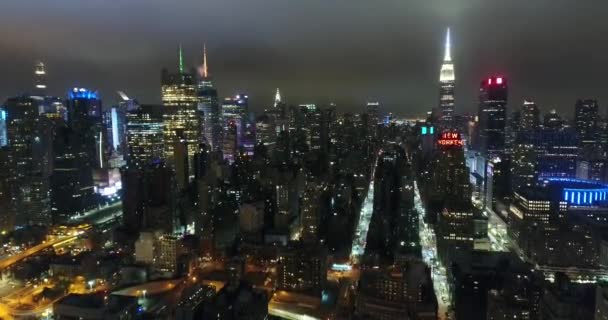 Εναέρια Πλάνα Από Κέντρο Της Νέας Υόρκης Νύχτα — Αρχείο Βίντεο