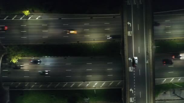Riprese Aeree Ponte Autostradale Traffico Una Notte Nebbia — Video Stock