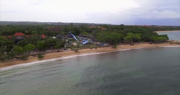 Luchtfoto Van Beach Town Shoreline Bali Indonesië — Stockvideo