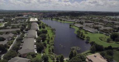 MetroWest Havacılık Konutları ve Gölet