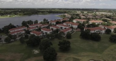 Göl kenarındaki MetroWest Havacılık