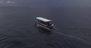 Endonezya, Bali 'de Teknenin Sudaki Hava Görüntüsü