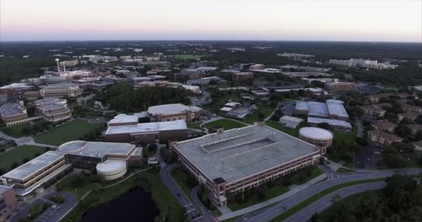 Luchtfoto Van Gebouwen Aan Universiteit Van Centraal Florida — Stockvideo