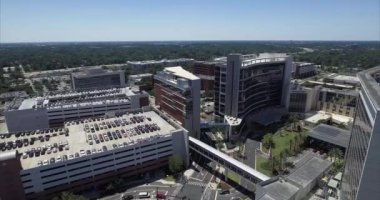 Güneşli bir günde Florida Havayolları Hastanesi
