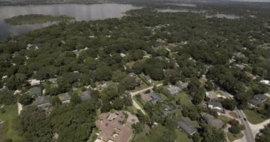 Windermere Florida Havalimanı Bulutlu Gün 'de Su' yu izliyor