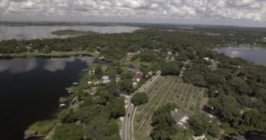 Windermere Florida Havalimanı Bulutlu Gün 'de Su' yu izliyor