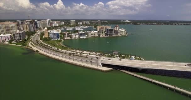 Aerial Builds Bridge Lido Key Sarasota Florida — стоковое видео