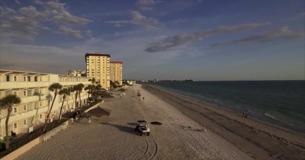 Flygfoto Bostäder Byggnader Stranden Lido Key Sarasota Florida Vid Solnedgången — Stockvideo