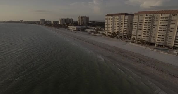 Sahildeki Evlerin Havası Lido Key Sarasota Florida Gün Batımında — Stok video