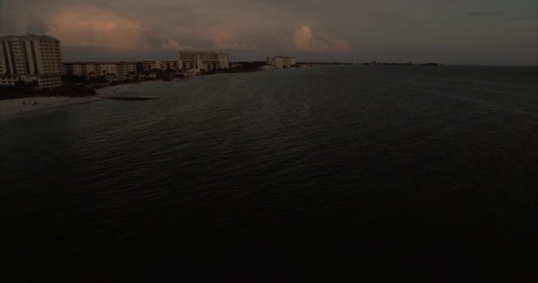 リドの日没時のビーチの空中キーサラソータフロリダ — ストック動画