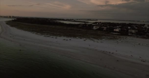 Luchtfoto Van Het Strand Bij Zonsondergang Lido Key Sarasota Florida — Stockvideo