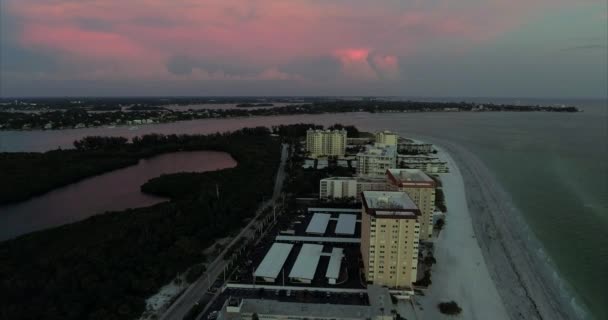 Antenne Der Insel Bei Dämmerung Lido Key Sarasota Florida — Stockvideo