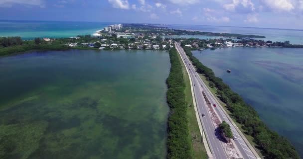 サラソータフロリダ州のリドキー島接続道路の空中 — ストック動画