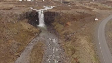 Uçurumdan Hava Şelalesi