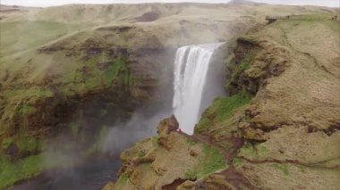 Sarılma Uçurumundan Hava Şelalesi