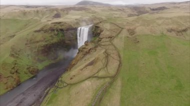 Şelale Çevresinde Çember Hareketi