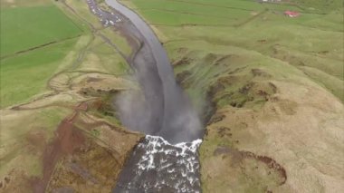 Sarılma Uçurumundan Hava Şelalesi