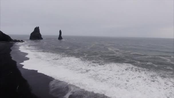 Vik Islandia Aerial Black Sand Shore — Wideo stockowe