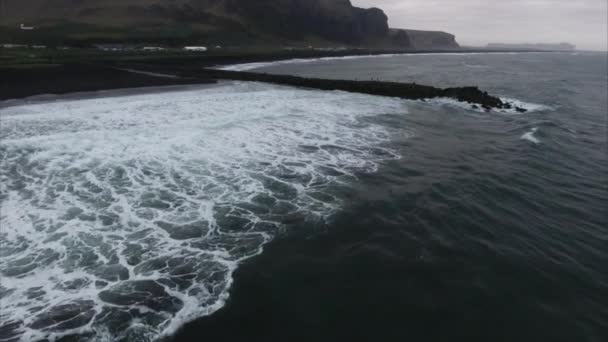 Vik Islândia Aérea Black Sand Shore — Vídeo de Stock
