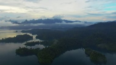 Ban Wang Khon, Surat Thani, Ada, Tepeler, Yükselen