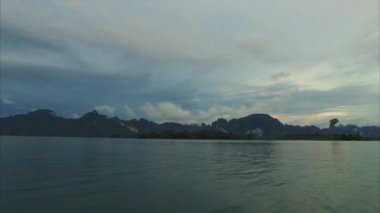 Ban Wang Khon, Surat Thani, Boat View, Yeşil Su, Ada, Stratocumulus Bulutları