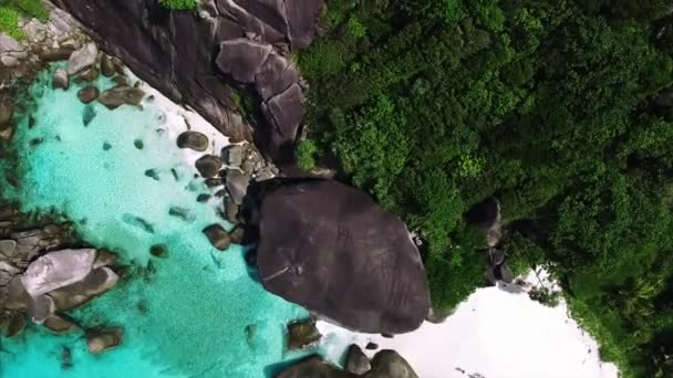 Islas Similares Con Rocas Montañosas — Vídeos de Stock