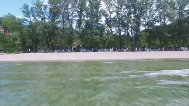 泰国普吉岛从海滩飞回大海 — 图库视频影像