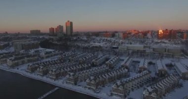 Weehawken Kar 2016 Nehir kenarındaki evlere doğru uçuyor