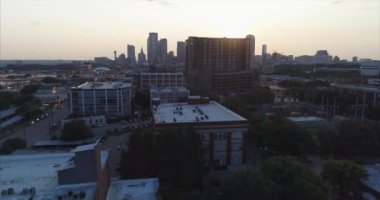 Dallas, Teksas 'ta Busy Highway ve Skyline Havayolları