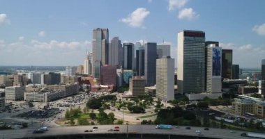 Dallas, Teksas 'ta Busy Highway ve Skyline Havayolları