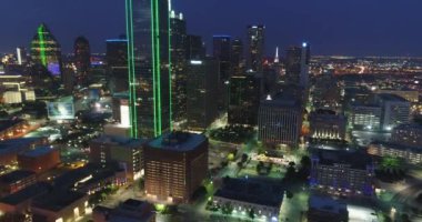 Dallas Havaalanı, Teksas Gece Yarısı