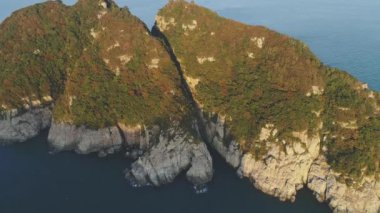 Akşamları deniz adasının hava manzarası.