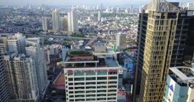 Makati, Manila, Filipinler Havalimanı