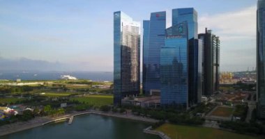 Şehir merkezindeki gökdelenler ve Marina Körfezi Kumları, Singapur