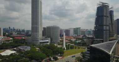 Singapur 'un gökyüzü ve ufuk çizgisi