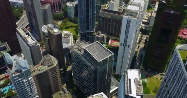 Singapur şehir merkezindeki gökdelenler.