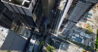 Singapur şehir merkezindeki gökdelenler.