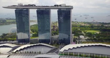 Marina Körfezi Kumları Havalimanı, Körfez kenarındaki Alışveriş ve Bahçeler, Singapur