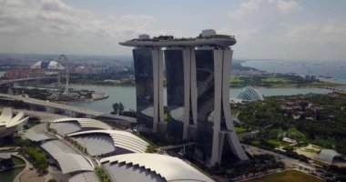 Marina Körfezi Kumları Havalimanı, Körfez kenarındaki Alışveriş ve Bahçeler, Singapur