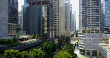 Singapur şehir merkezindeki gökdelenler.