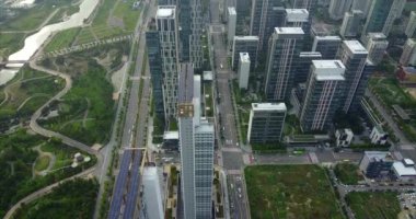 Songdo Central Park, Incheon, Güney Kore yakınlarındaki gökdelenler.