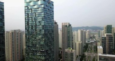 Songdo Central Park, Incheon, Güney Kore yakınlarındaki gökdelenler.