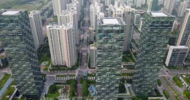 Songdo Central Park, Incheon, Güney Kore yakınlarındaki gökdelenler.