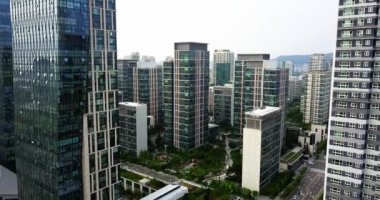 Songdo Central Park, Incheon, Güney Kore yakınlarındaki gökdelenler.