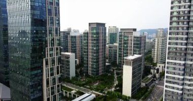 Songdo Central Park, Incheon, Güney Kore yakınlarındaki gökdelenler.