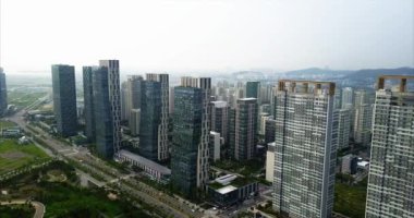 Songdo Central Park, Incheon, Güney Kore yakınlarındaki gökdelenler.