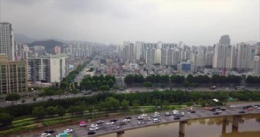 Hong Kong şehrinin hava görüntüsü.