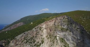 Yunanistan 'ın Zakynthos kentindeki Mavi Mağaralar yakınlarındaki Kıyı Kıyısının Hava Görüntüsü